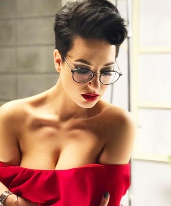 🌹💋 Я креативная и открытая в постели, каждая встреча со мной станет для тебя настоящим приключением. 🌟💫 У меня есть все, чтобы удовлетворить твои самые сокровенные фантазии. 😉😈 Уверяю тебя, ты не пожалеешь об отведенном времени со мной. 💏🔥 Раскрепощенность и чувственность - вот мое второе имя. ✨💃 Я живу в Москве, поэтому ты можешь насладиться моими услугами прямо здесь, в Москве. 🌃🌇 Чистота, безопасность и конфиденциальность гарантированы. 🙌❤️ Не упусти шанс окунуться в мир настоящего удовольствия со мной. Отзывы и фото доступны по запросу. 📸💕 Жду звонка от тебя, чтобы сделать нашу встречу незабываемой! 💋📞 Алёна